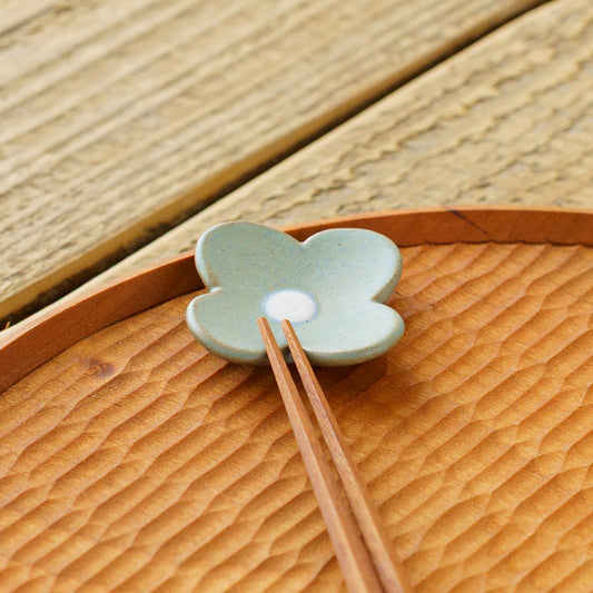 Flower chopstick rest Tulip white｜Michi Tsujimoto