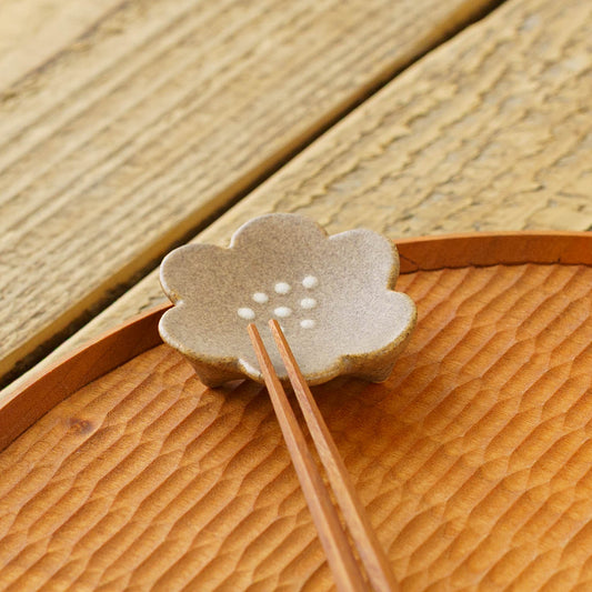 Flower chopstick rest Tulip white｜Michi Tsujimoto