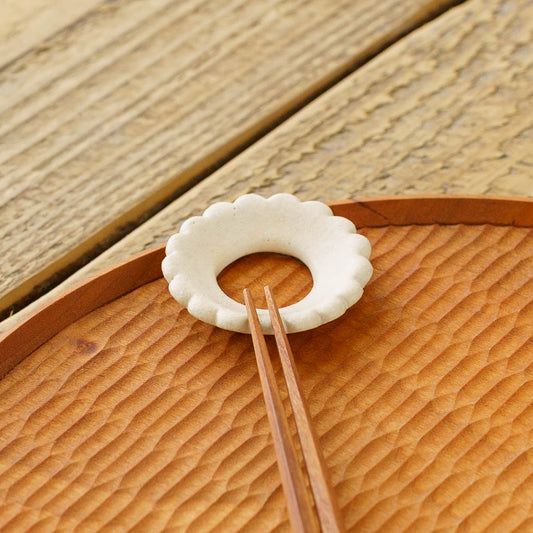 Flower chopstick rest Tulip white｜Michi Tsujimoto
