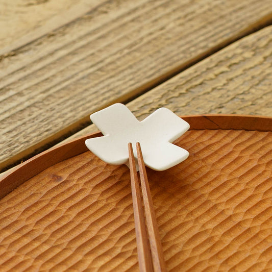Flower chopstick rest Tulip white｜Michi Tsujimoto