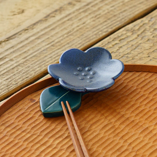 Flower chopstick rest Tulip white｜Michi Tsujimoto