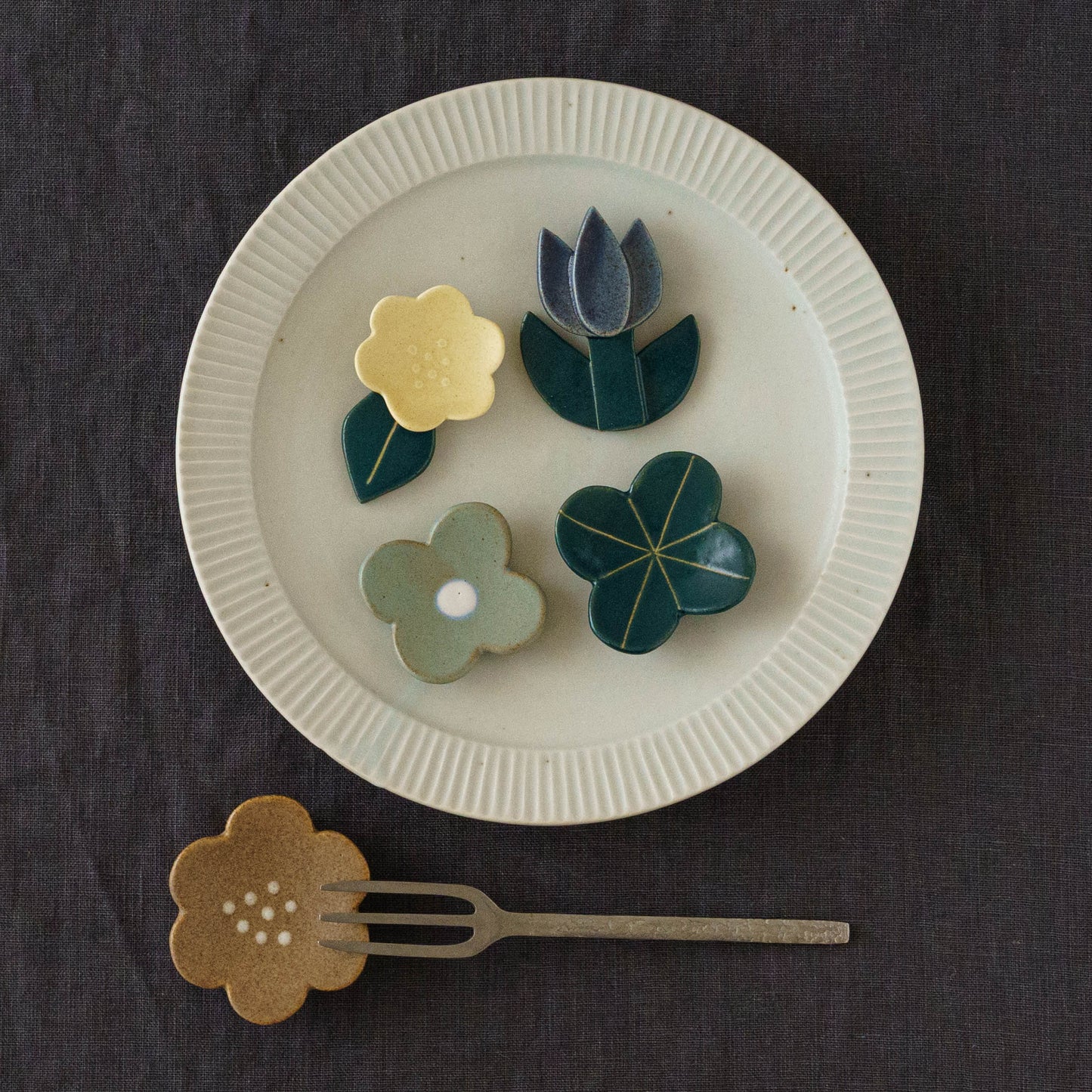 花箸置き　ベージュ｜辻本路