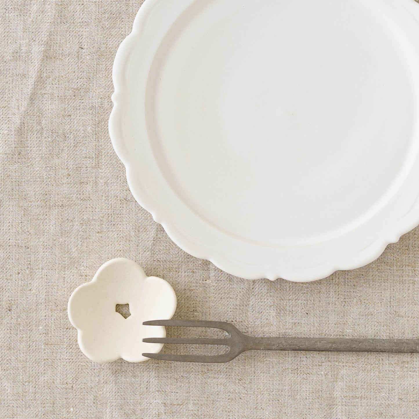 花箸置き　芙蓉　ホワイト｜辻本路