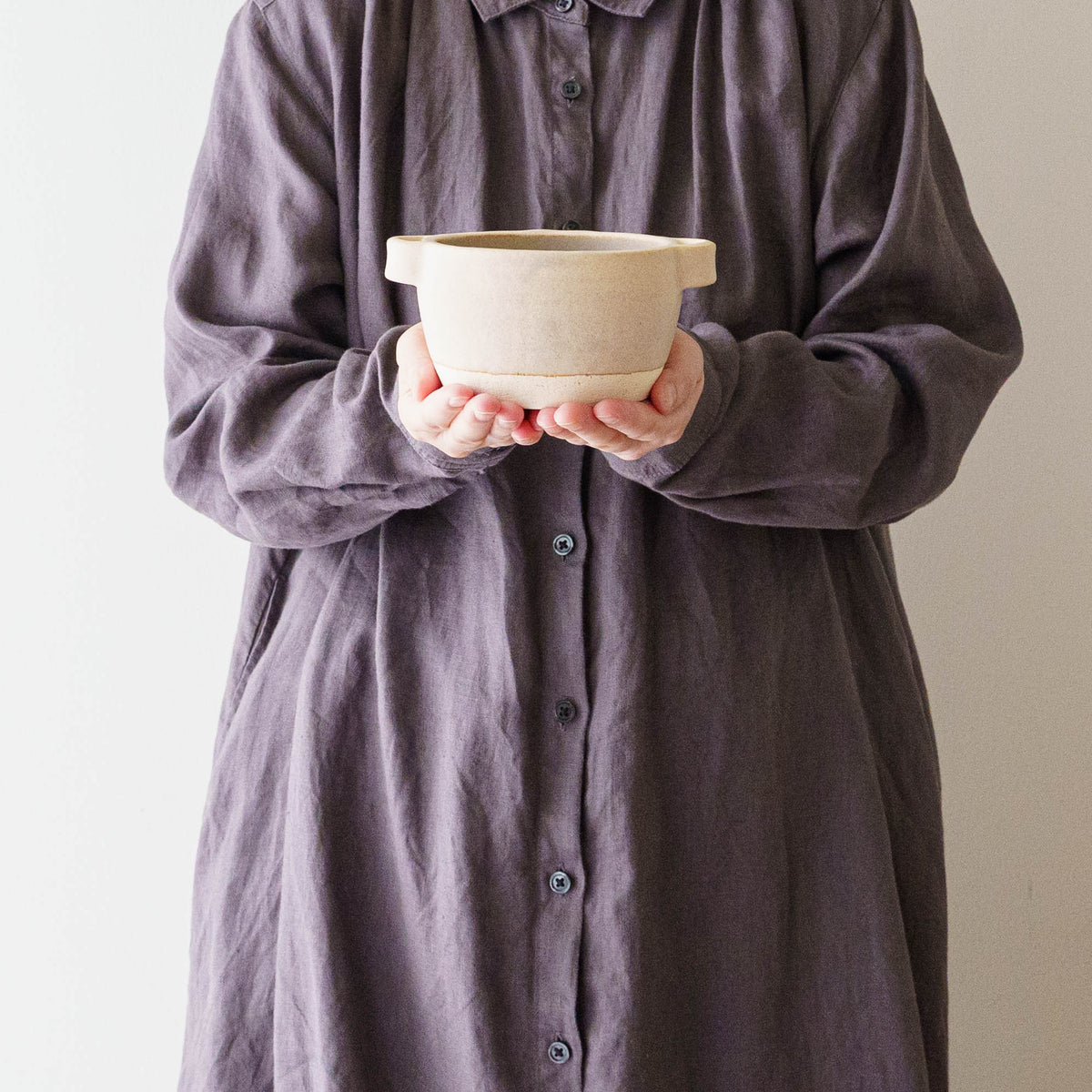 Heat-resistant bowl with handles ivory | Mami Furukawa