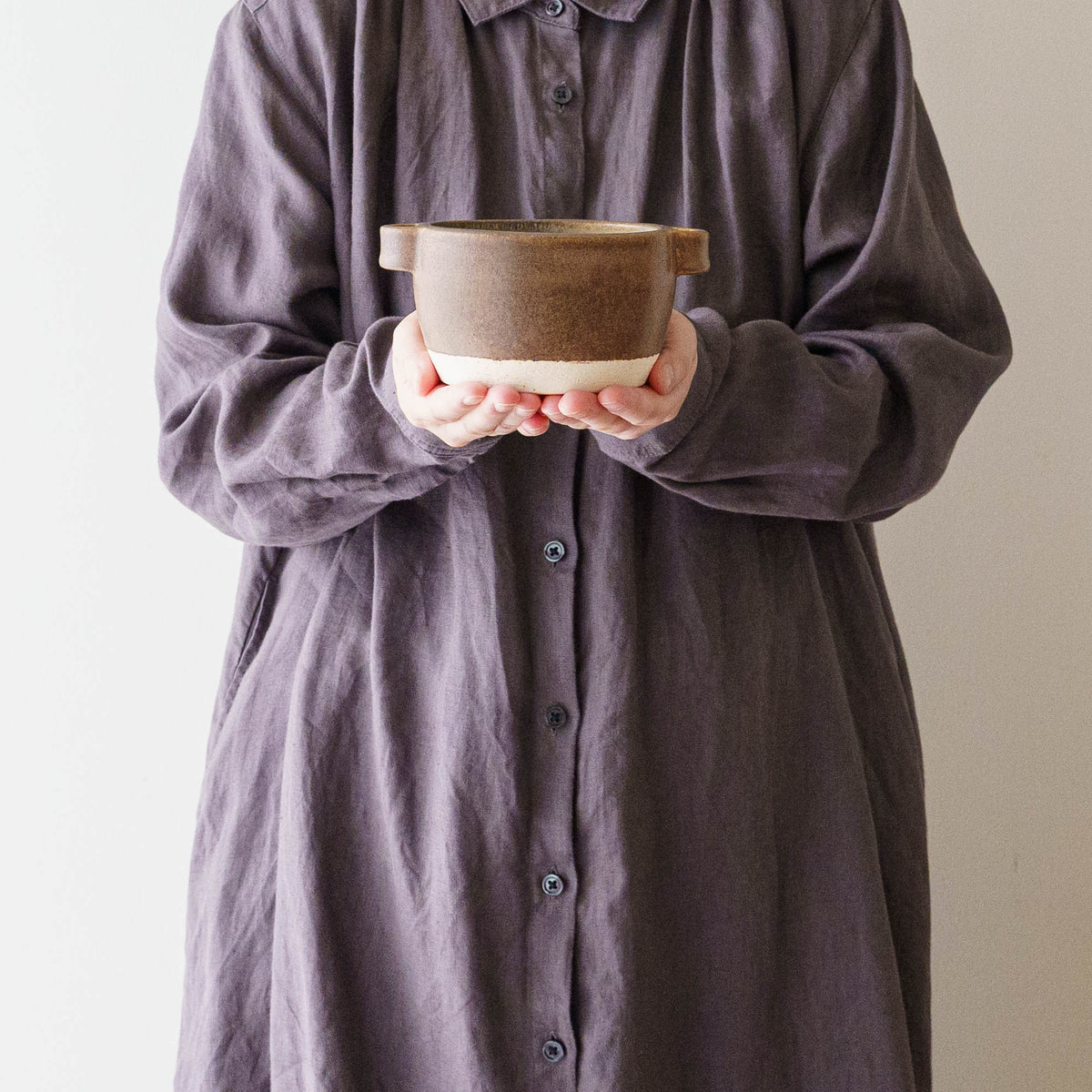 Heat-resistant bowl with handles brown | Mami Furukawa
