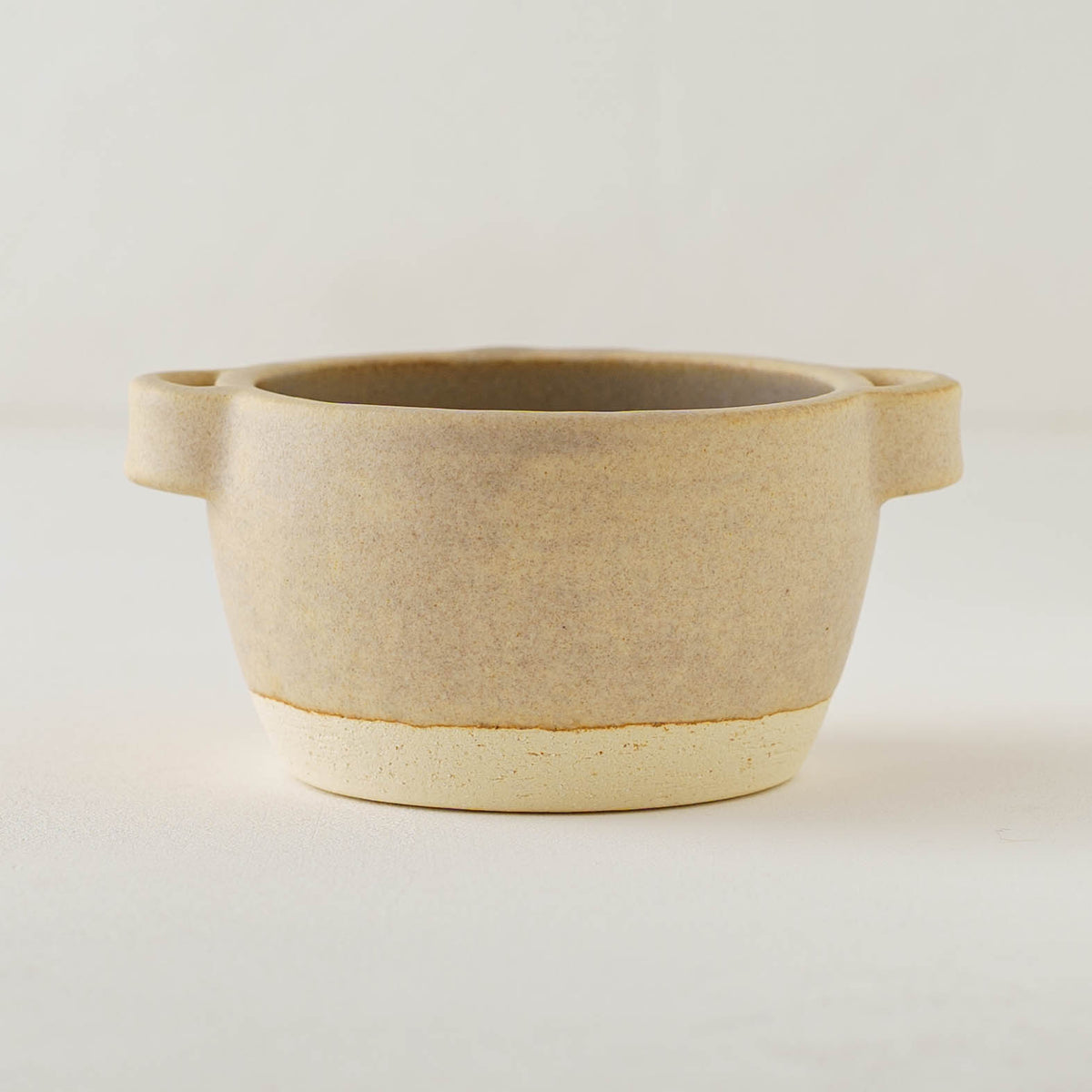 Heat-resistant bowl with handles ivory | Mami Furukawa