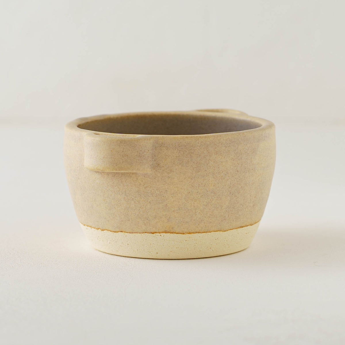 Heat-resistant bowl with handles ivory | Mami Furukawa
