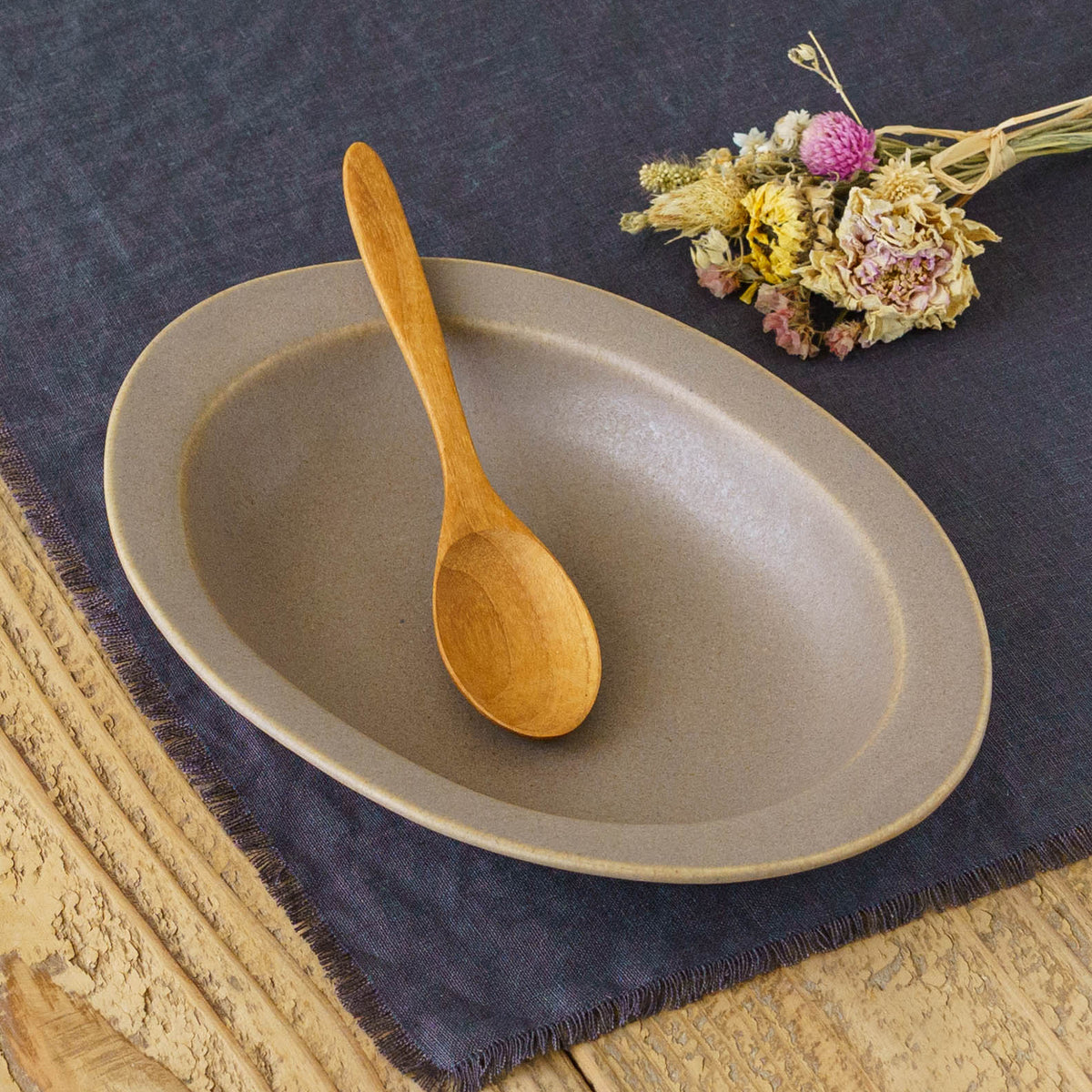 Oval Deep Plate L Brown | Mami Furukawa