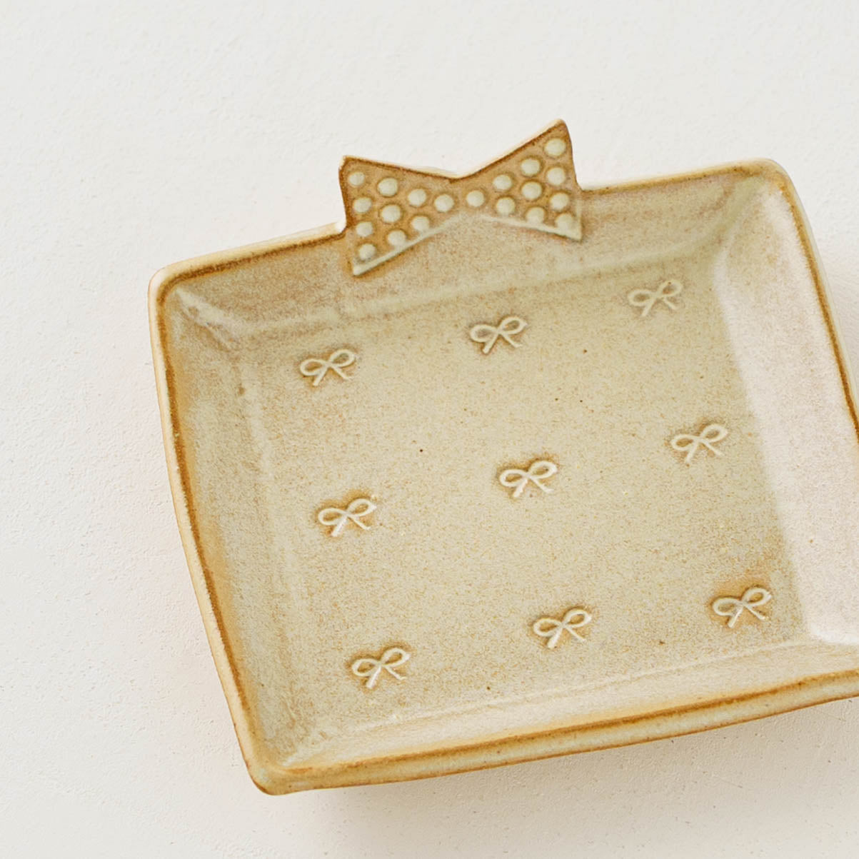 プレゼントのお皿　りぼん｜アトリエ モノラー