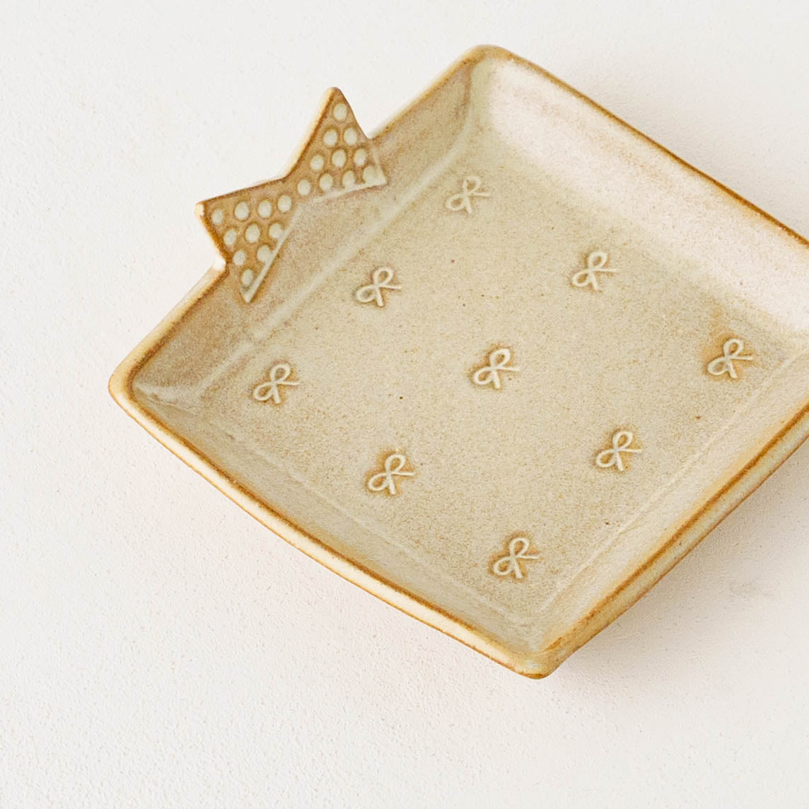 プレゼントのお皿　りぼん｜アトリエ モノラー