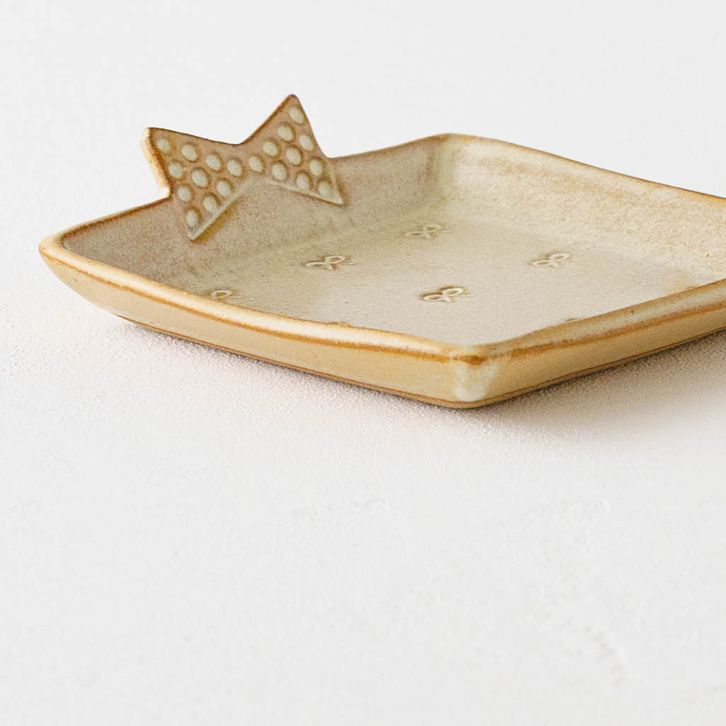 プレゼントのお皿　りぼん｜アトリエ モノラー