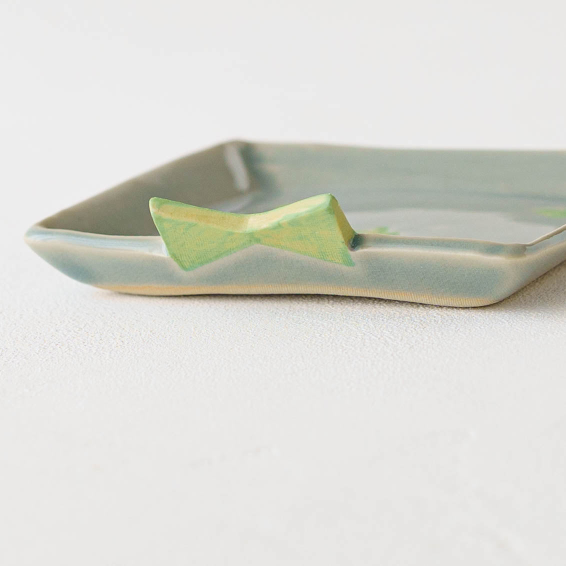 プレゼントのお皿　薄雨 x 黄緑花｜アトリエ モノラー