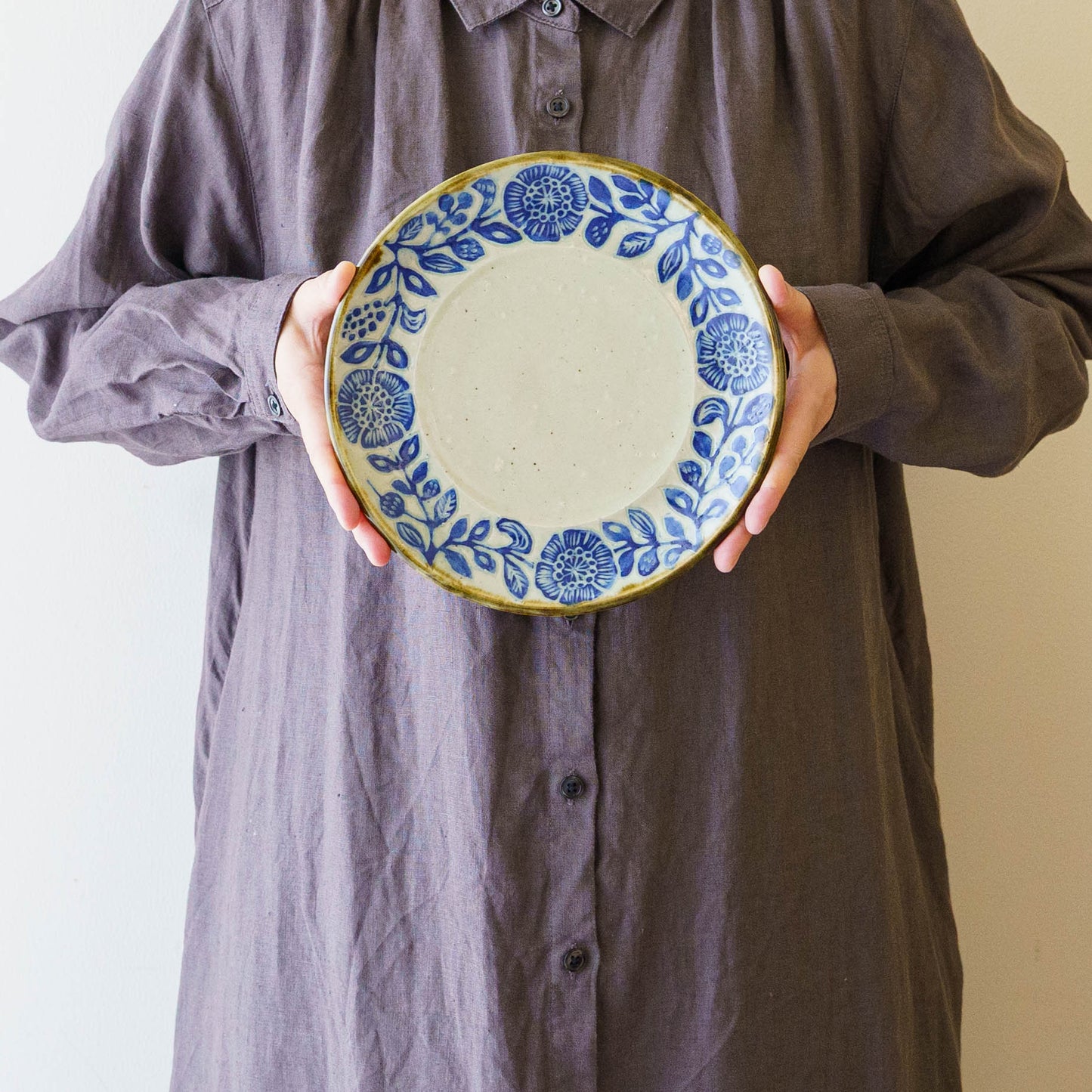 丸皿　7寸　呉須｜松崎麗