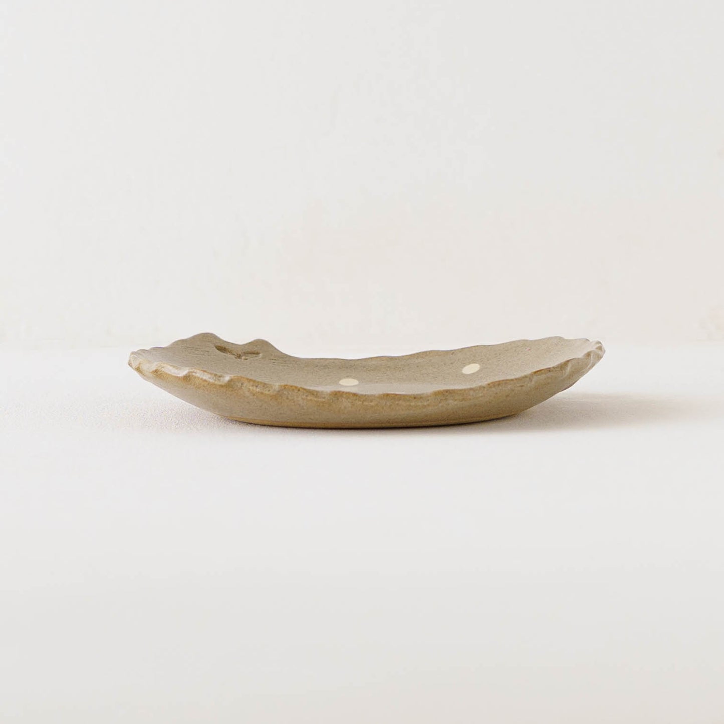 ねこさん皿　グレー x ドット　小｜アトリエ モノラー