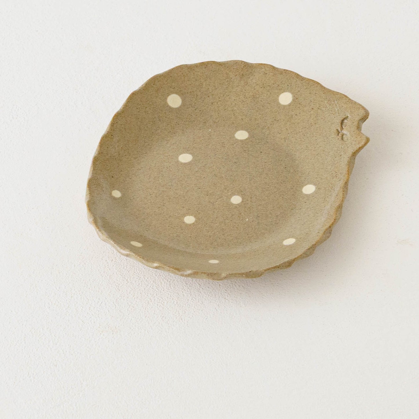 ねこさん皿　グレー x ドット　小｜アトリエ モノラー