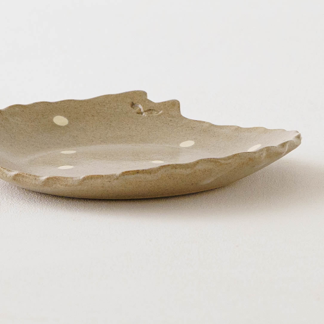 ねこさん皿　グレー x ドット　小｜アトリエ モノラー