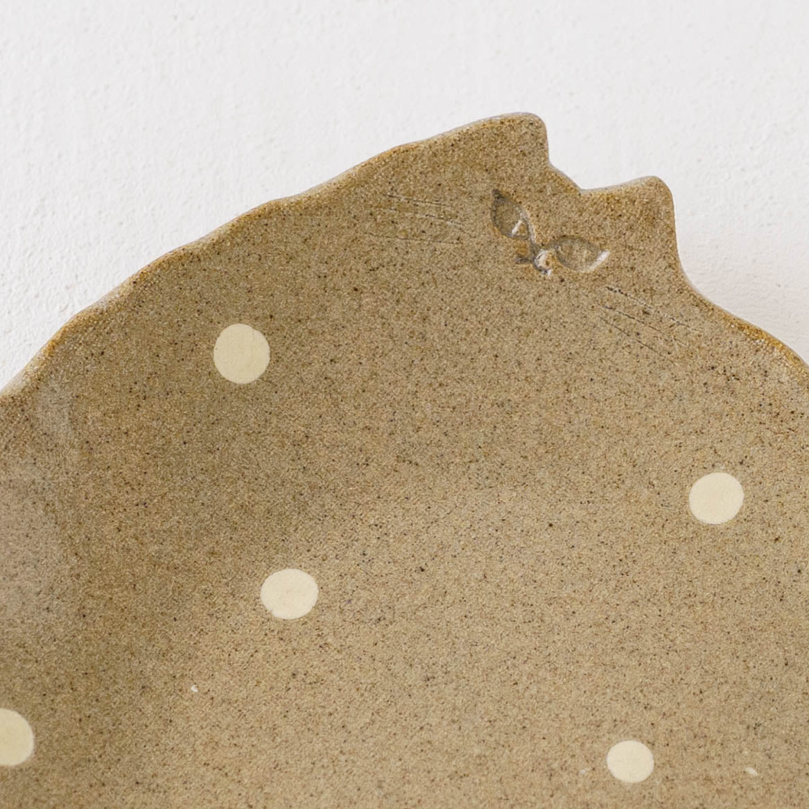 ねこさん皿　グレー x ドット　小｜アトリエ モノラー