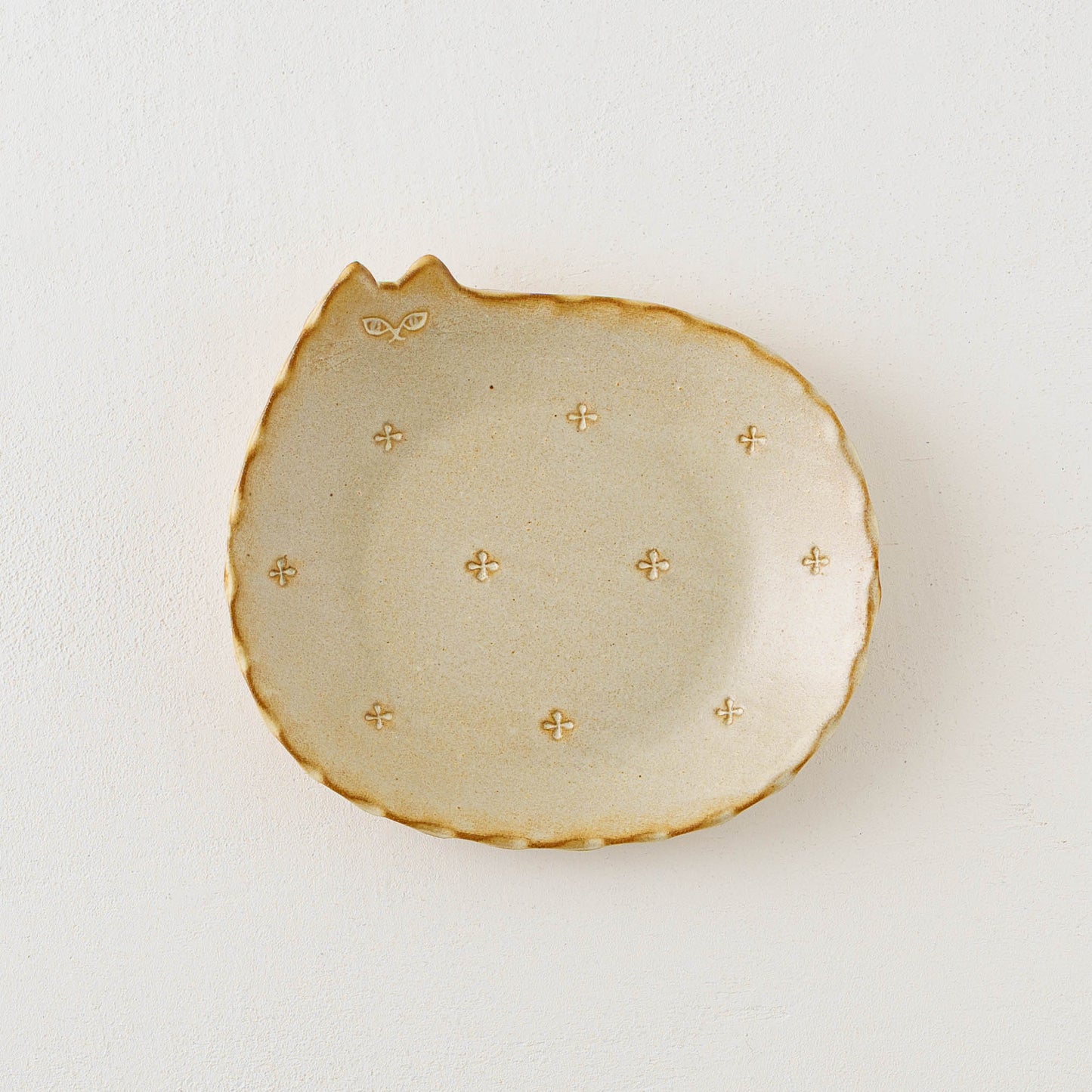 ねこさん皿　小花　小｜アトリエ モノラー