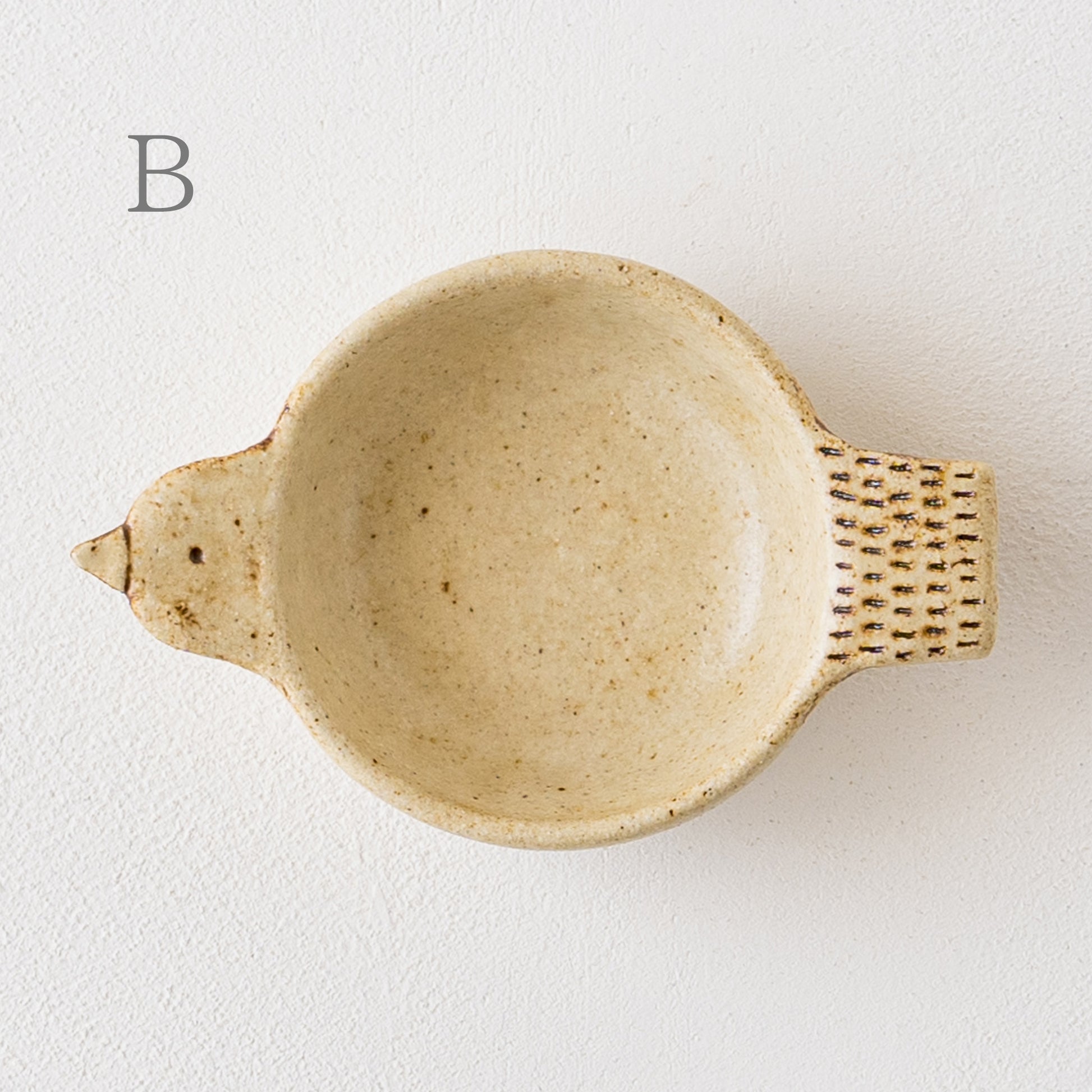 鳥の形にほっこり癒される金成潤子さんのとり丸鉢