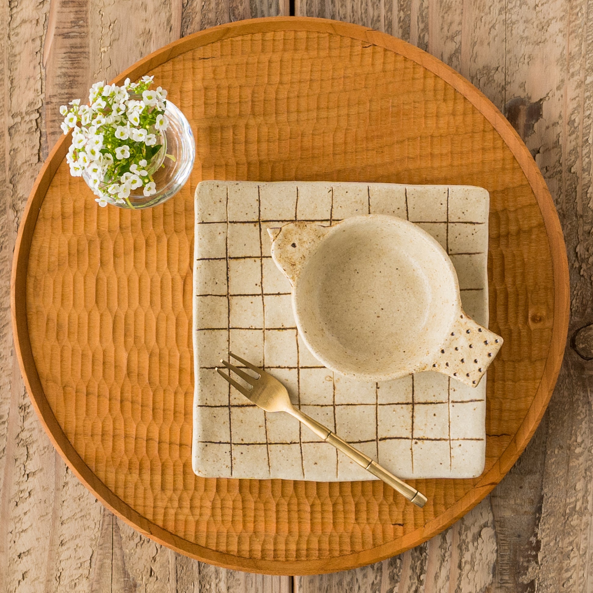 温もりのある風合いにほっこり癒される金成潤子さんのとり丸鉢と角皿