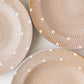 白化粧土のドットが優し気で可愛い小石原焼翁明窯元のリム皿大