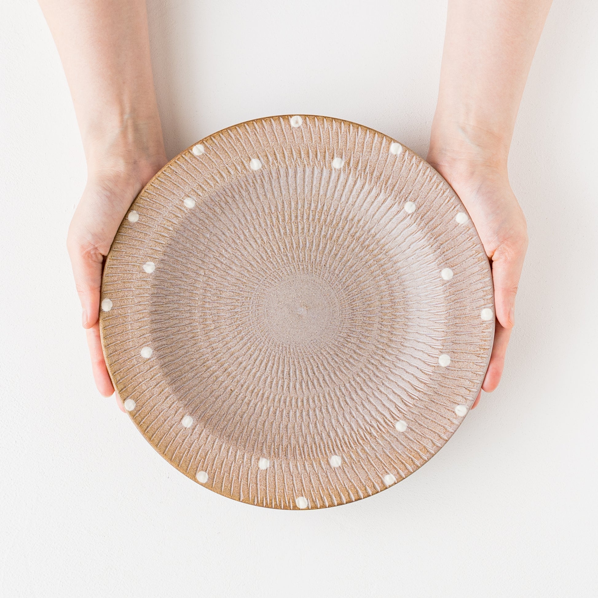 可愛いのに味わい深い小石原焼翁明窯元のドット模様のリム皿
