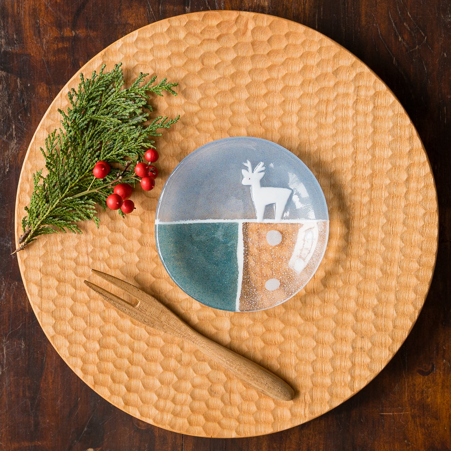 クリスマスの食卓を素敵に彩ってくれる石塚悠さんのトナカイの豆皿