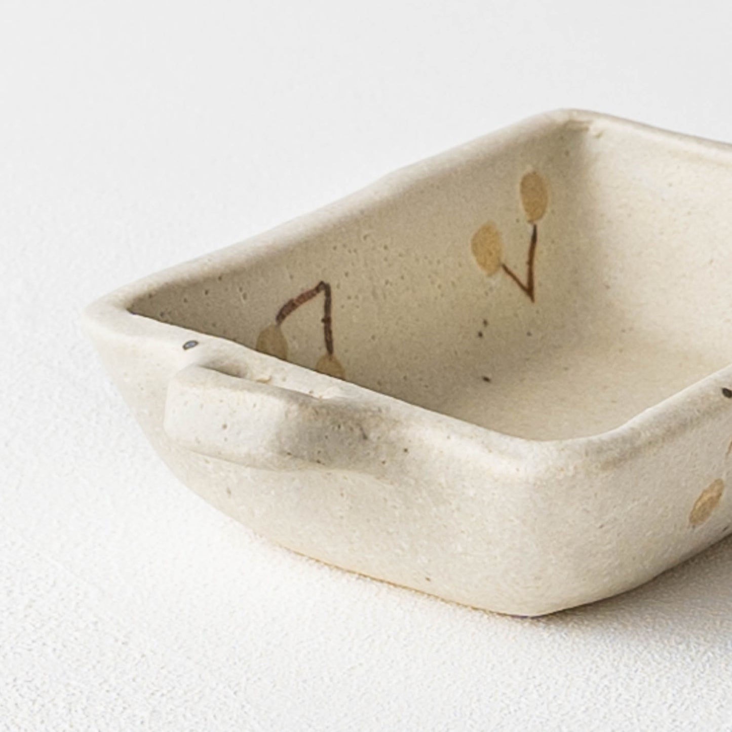 Square bowl with ears Cherry A Off-white | Haruko Harada