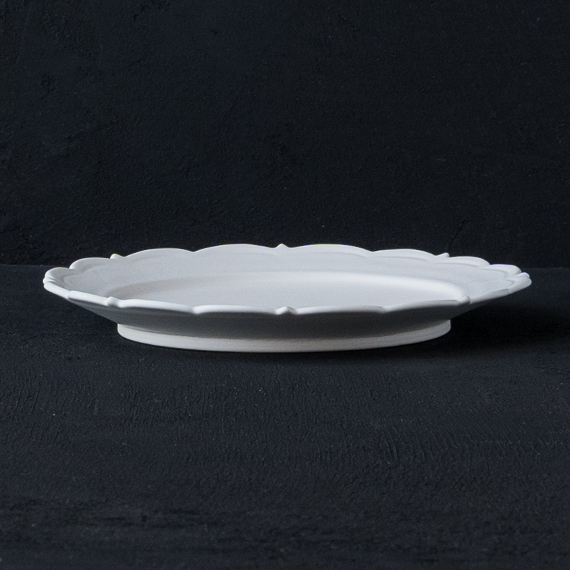 オムライスやサンドウィッチが素敵に引き立つ藤村佳澄さんの7寸レリーフ皿