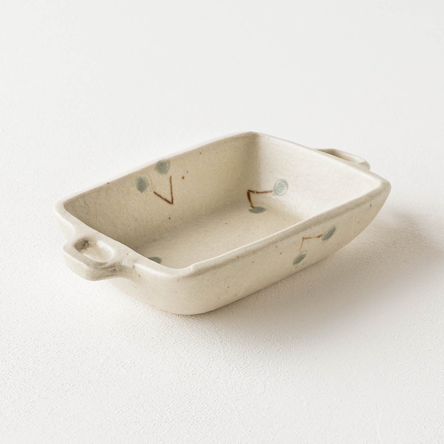 Square bowl with ears Cherry B Off-white | Haruko Harada