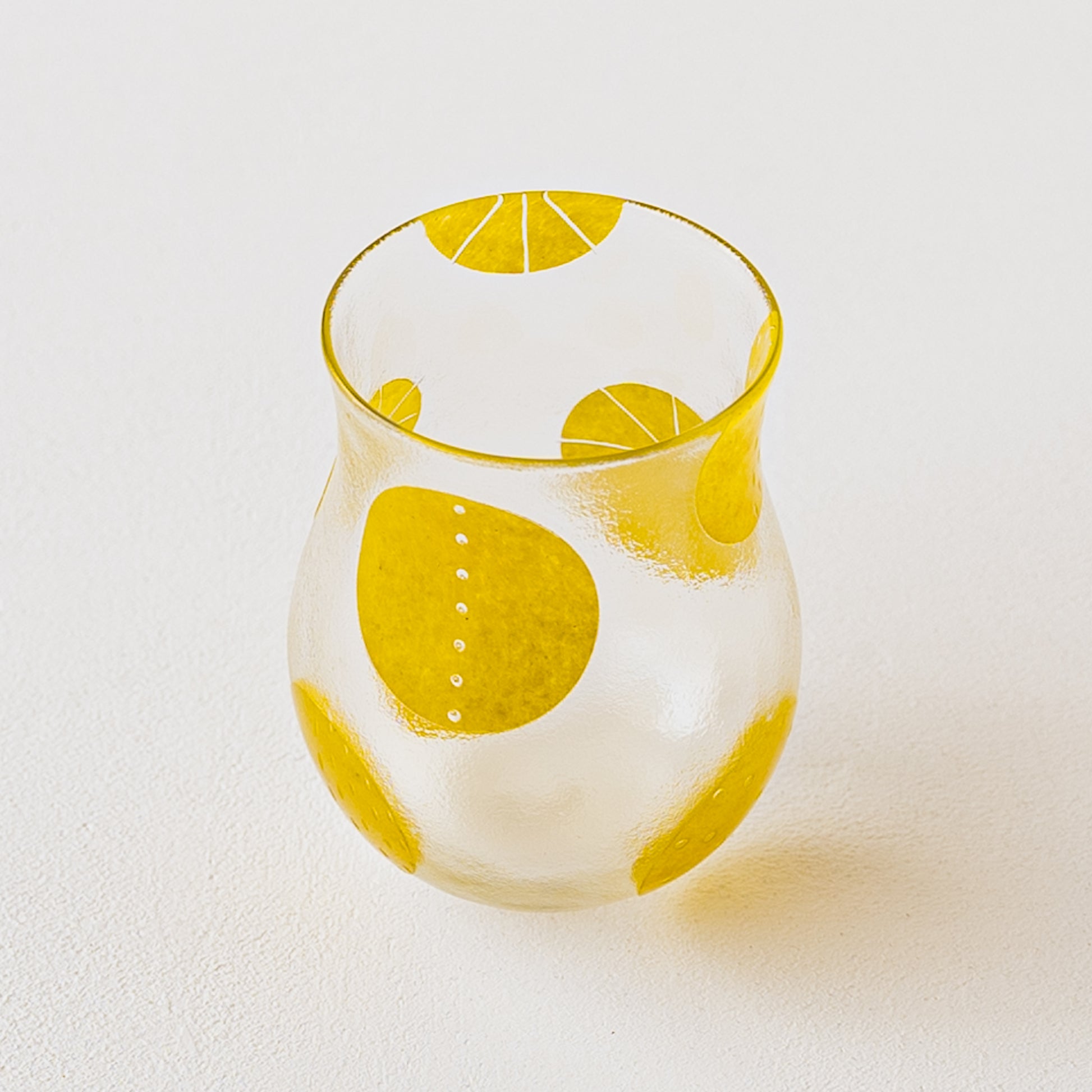 レモネードや炭酸水がもっと美味しくなる平井睦美さんのMARUグラス