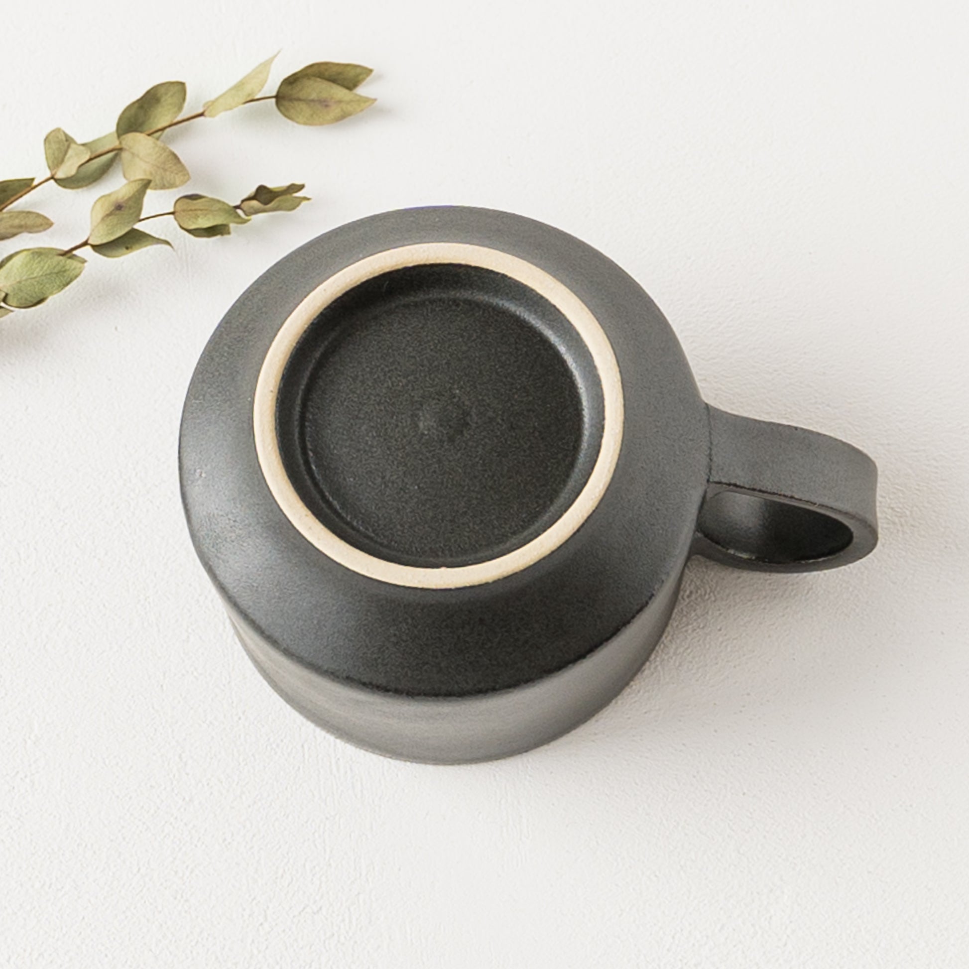 上品な時間を演出してくれるyoshida potteryのコーヒーカップ