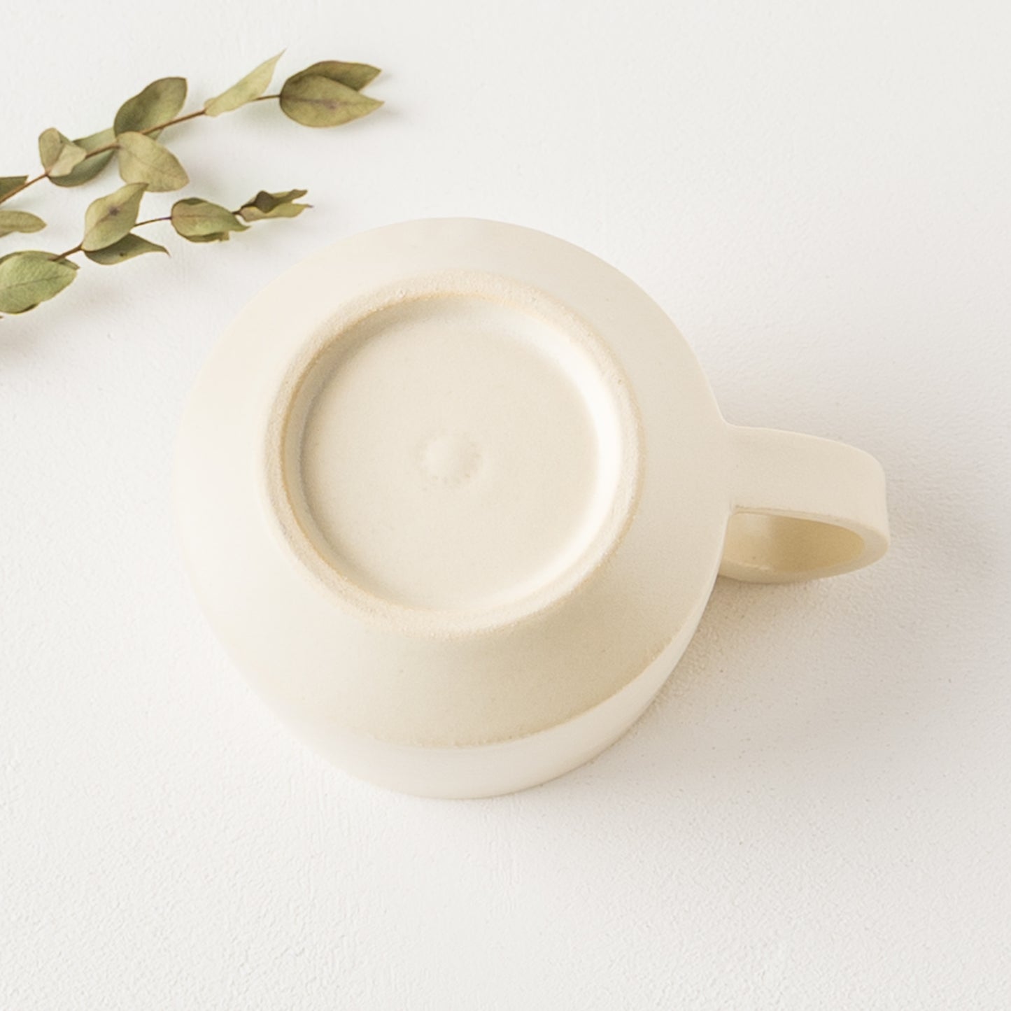 スタイリッシュなフォルムがおしゃれなyoshida potteryのコーヒーカップ