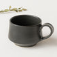 温もりを感じる黒が美しいyoshida potteryのコーヒーカップ