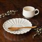 ランチタイムを優雅に過ごせるyoshida potteryの輪花皿とコーヒーカップ