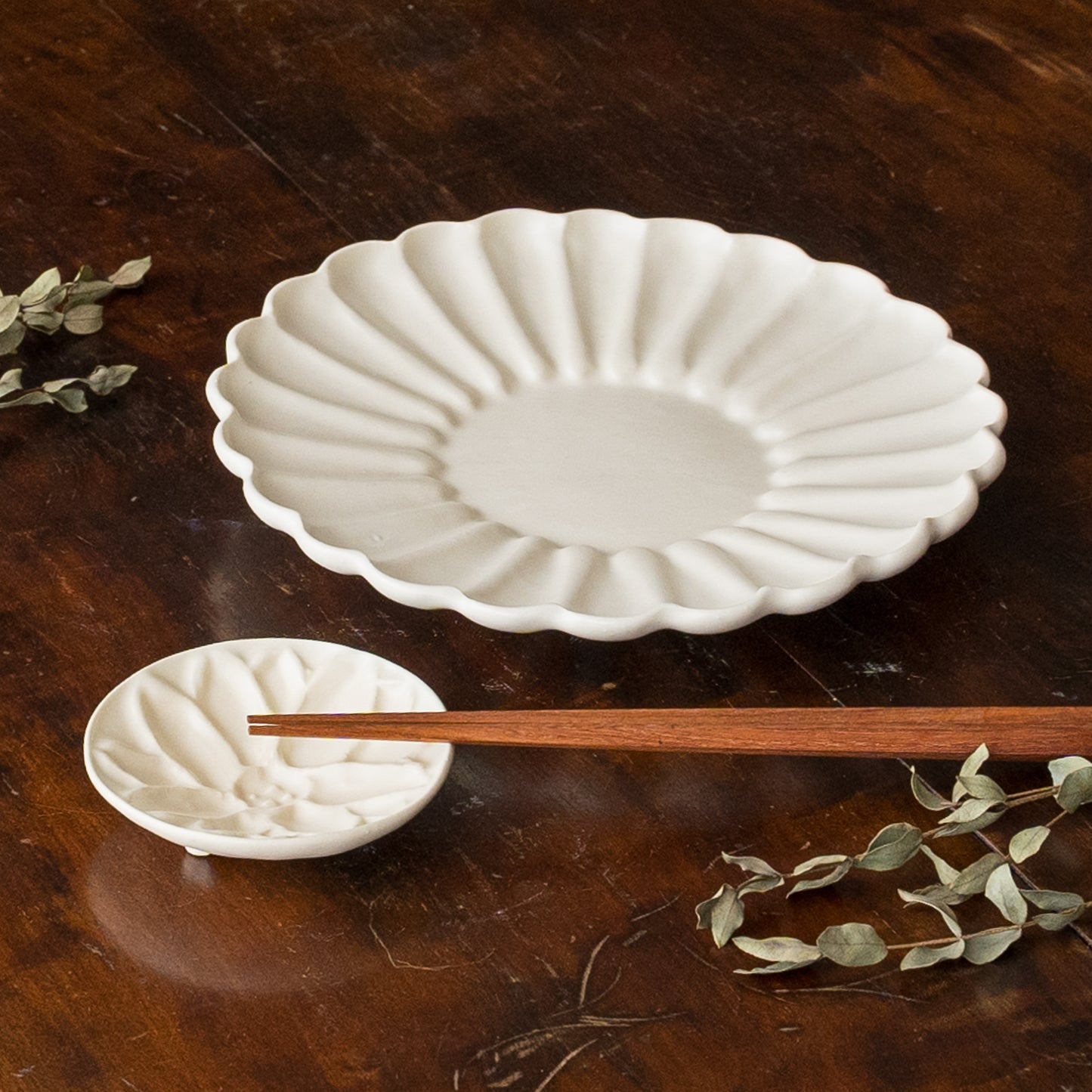 食卓の雰囲気がぐっと上がるyoshida potteryの豆皿と輪花皿
