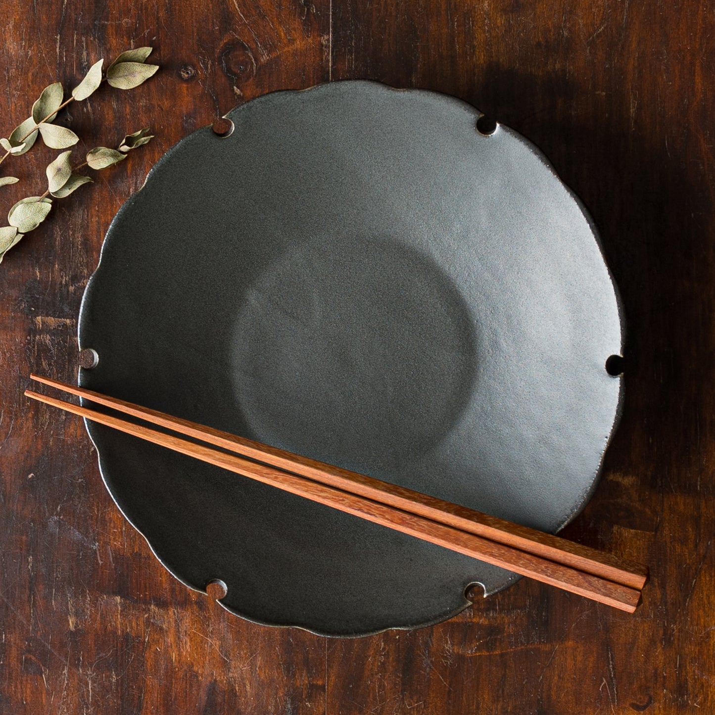 お料理が引き立つyoshida potteryの雪輪皿