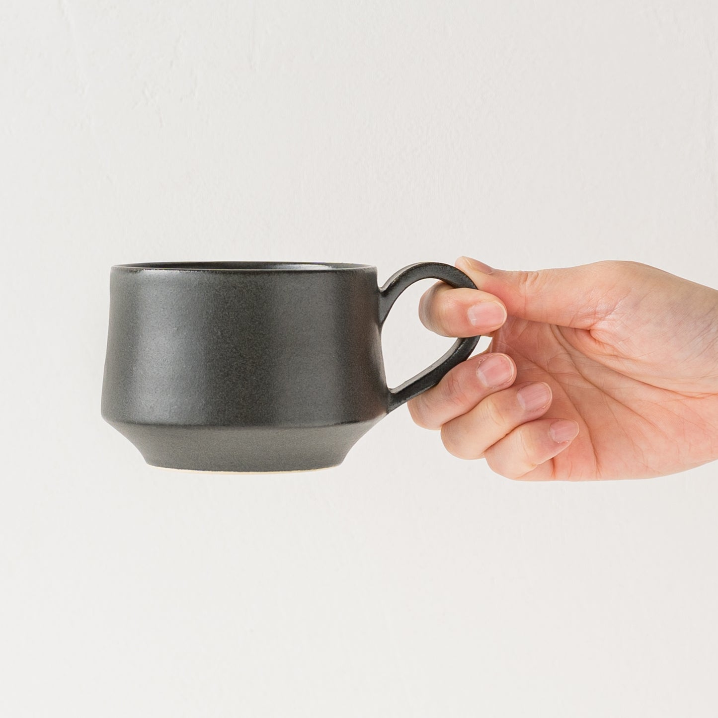 持ちやすくてしっくり手に馴染むyoshida potteryのコーヒーカップ