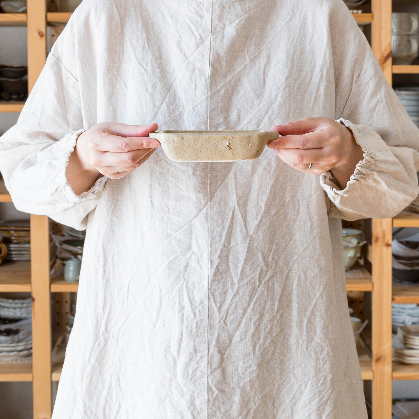 Square bowl with ears flower B light brown | Haruko Harada