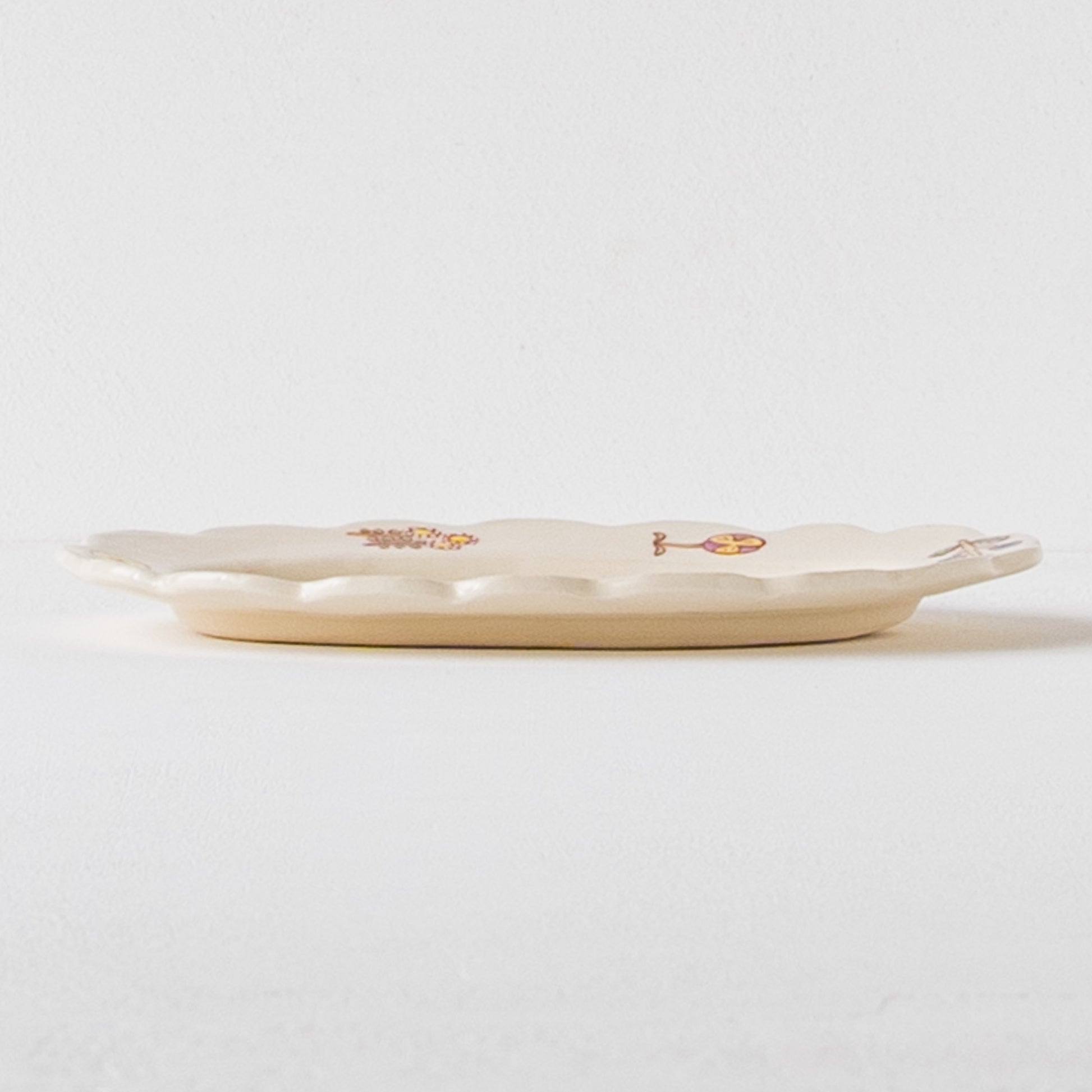 毎日の食事をもっと楽しくしてくれる長浜由起子さんの小花絵付オーバル皿