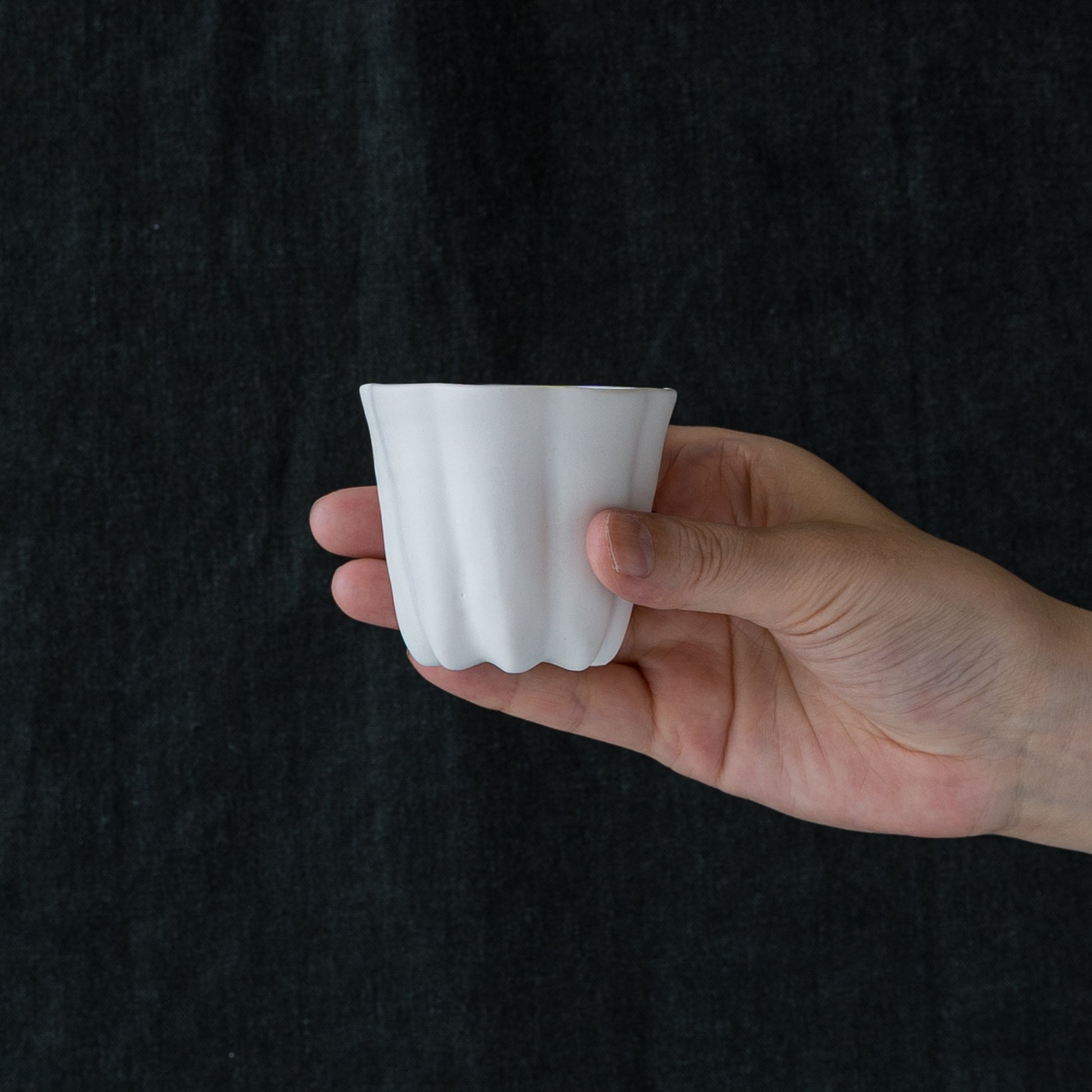 しっとり柔らかな白が美しい藤村佳澄さんの白磁のカヌレ茶器