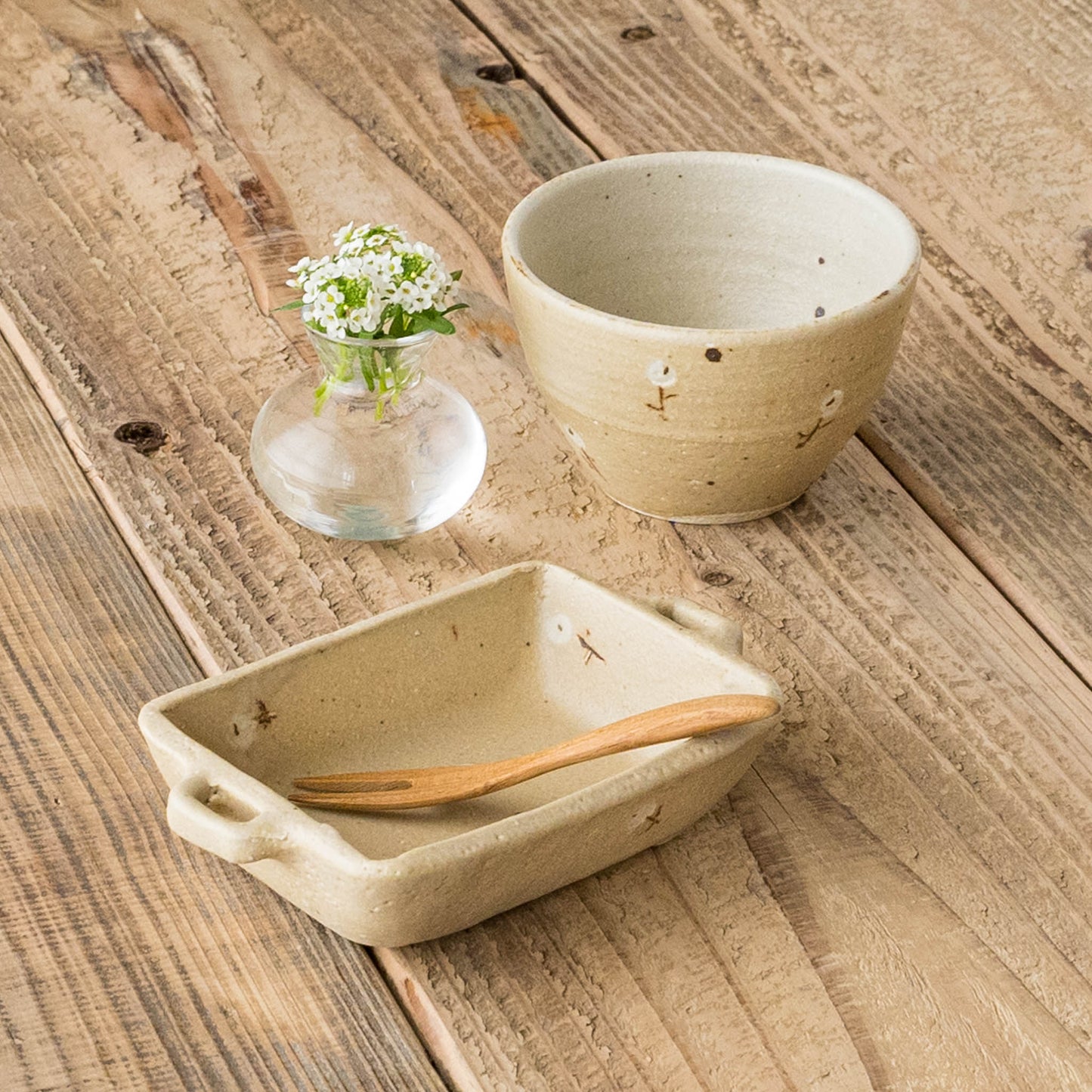 Square bowl with ears flower B light brown | Haruko Harada