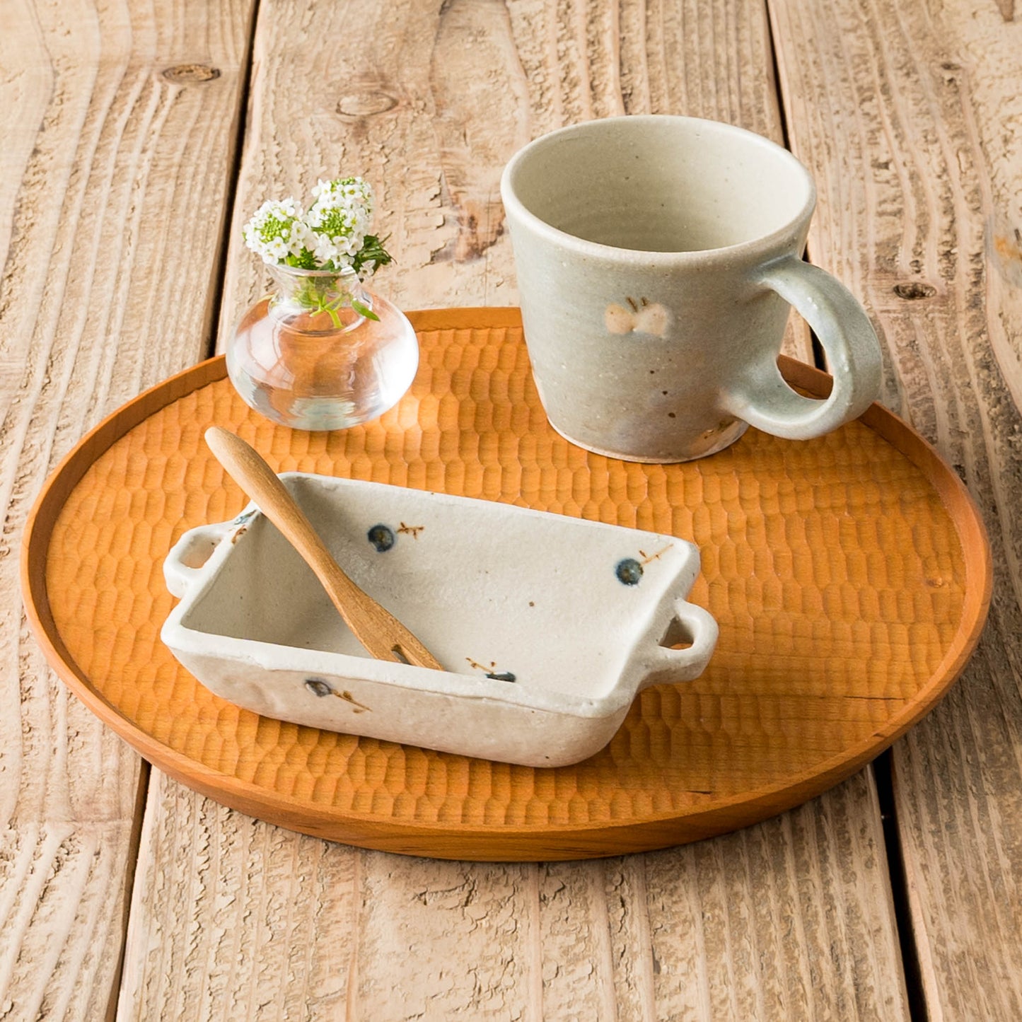 Square bowl with ears, flower C, off-white | Haruko Harada