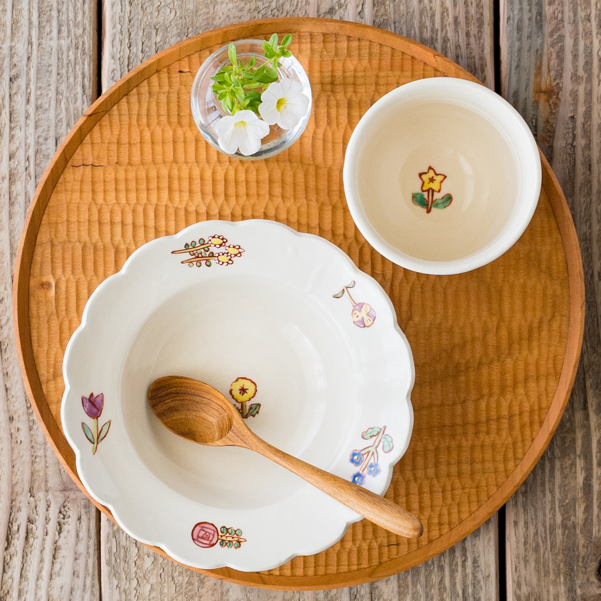 おうちごはんがもっと楽しくなる長浜由起子さんの小花絵付スープ皿とフリーカップ