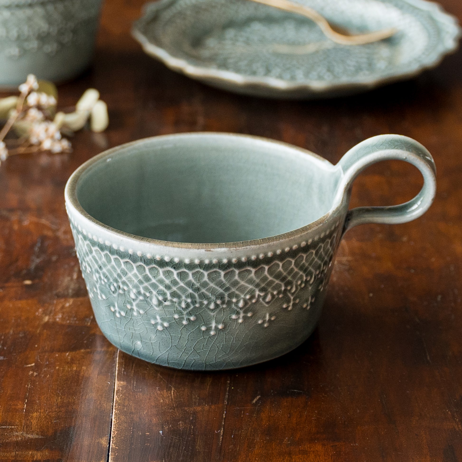 ひび割れ模様が素敵なわかさま陶芸のフレンチレーススープカップ
