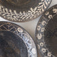 ロウ抜きの模様と黒釉の表情が美しい渡辺信史さんのロウ抜き7寸皿