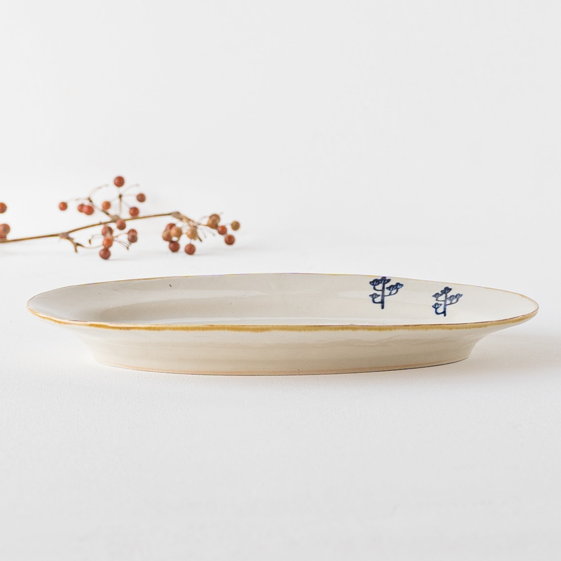 かわいい鹿の絵付けにほっこり和む吉村尚子さんのオーバル皿