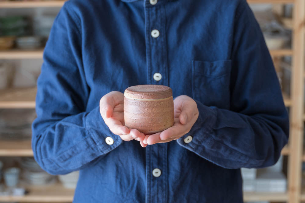 川尻製陶所の筒型の塩壷