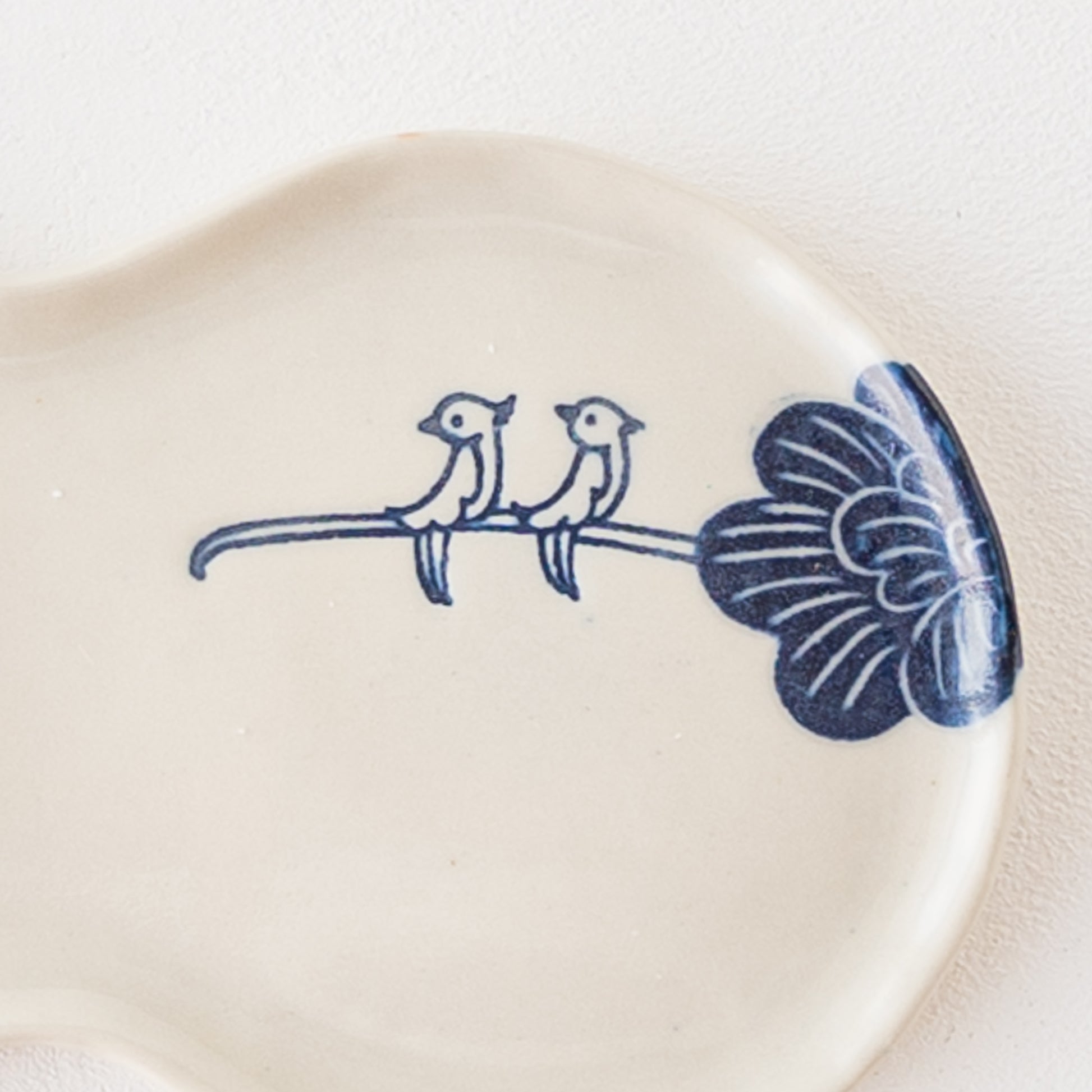 掻き落としの小鳥の絵柄がかわいい吉村尚子さんのひょうたん皿