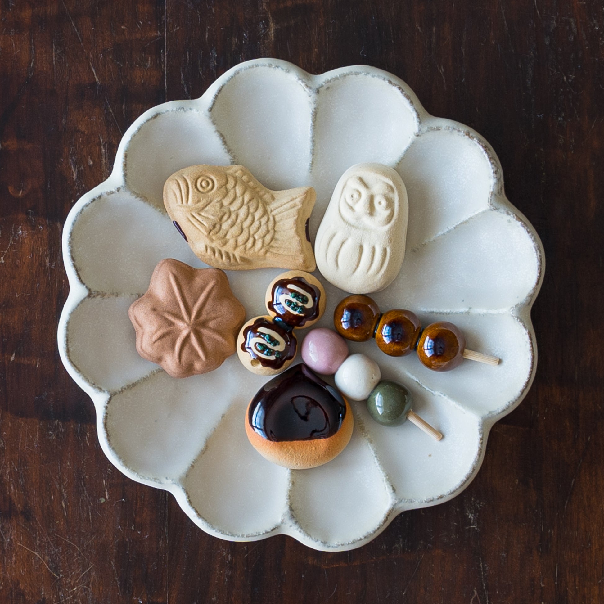食卓に笑顔を運んでくれるイホシロ窯の和菓子シリーズの箸置き